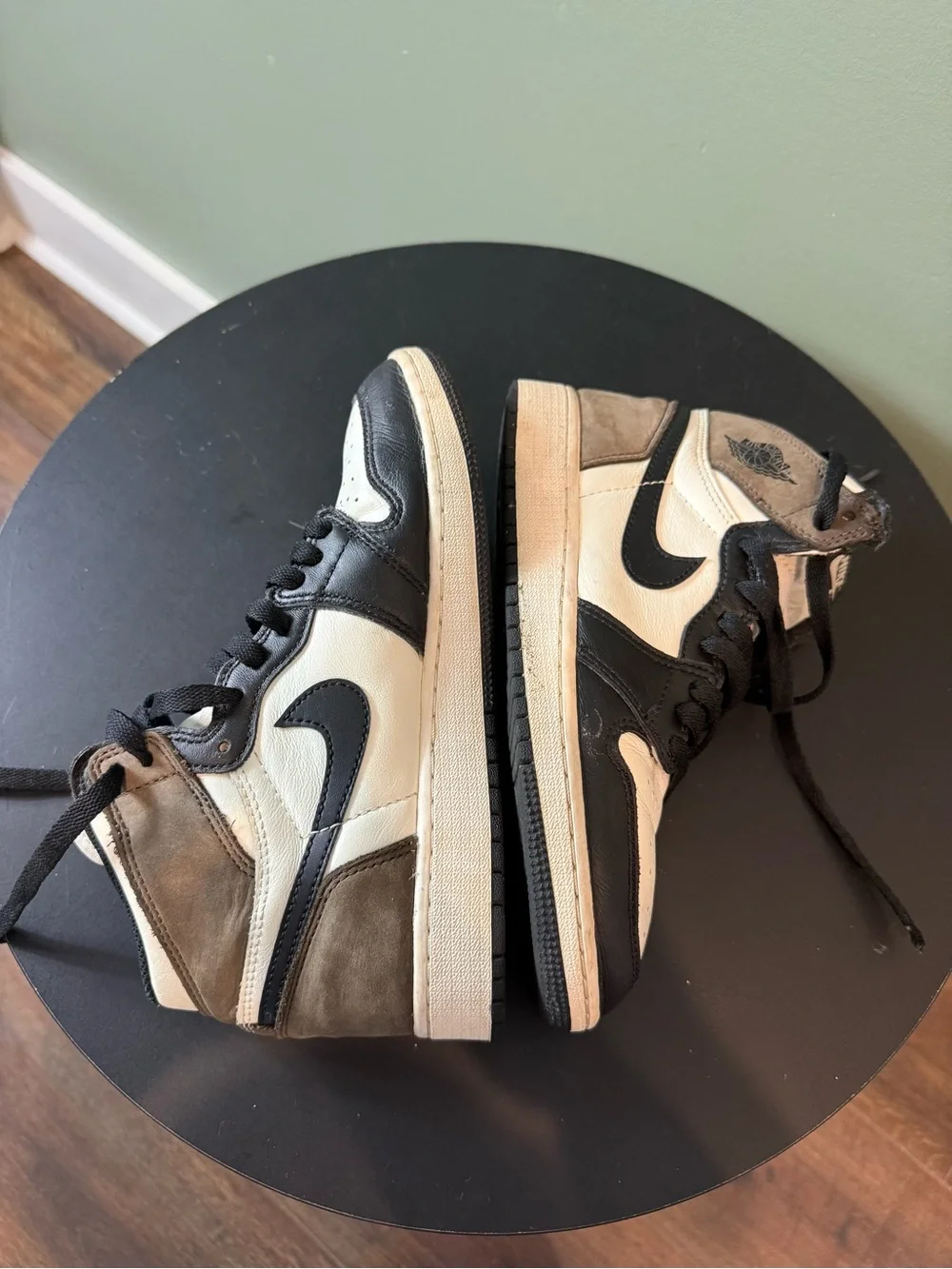 Nike Air Jordan 1 Mid youth Sneakers in Brown and Cream